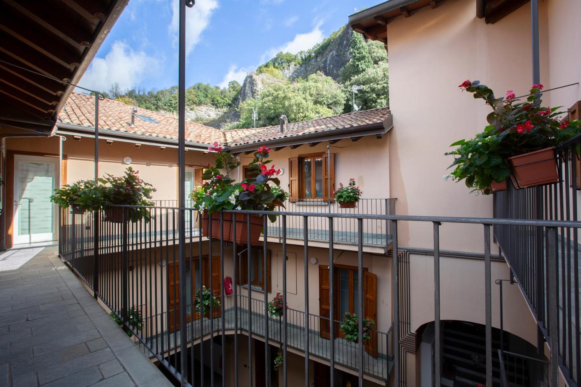 La Casa Del Sarto - Rooms And Apartments Lecco Eksteriør billede